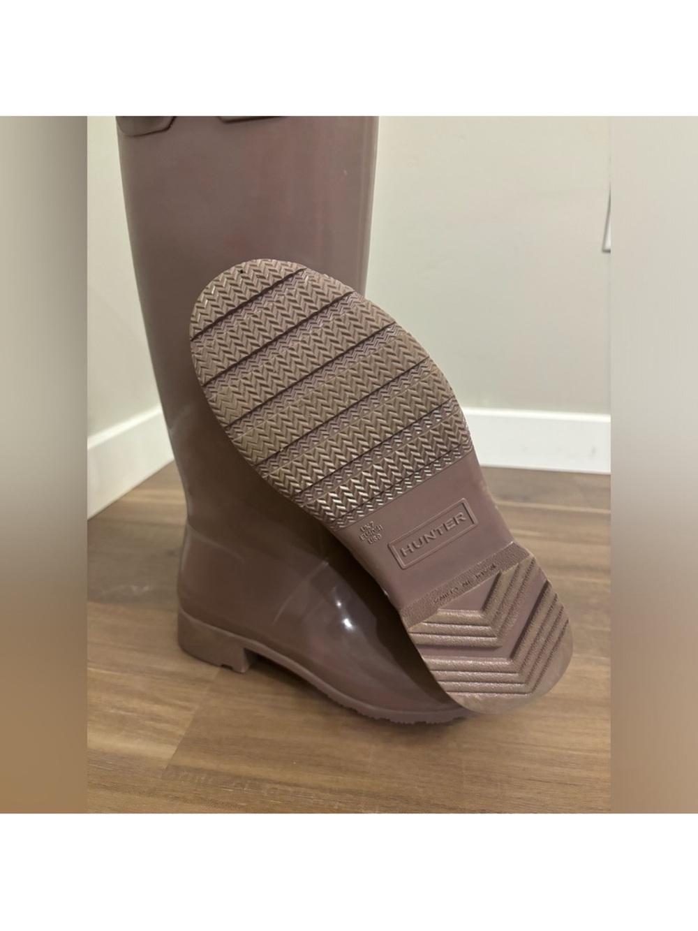 Hunter Tall Glossy Rain Boots in Lilac - Picture 2 of 3